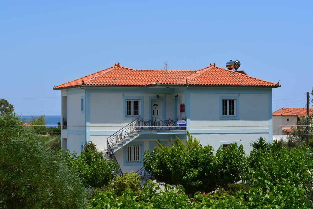 Troumpas Family Rooms & Apartments Leonídion Exterior foto