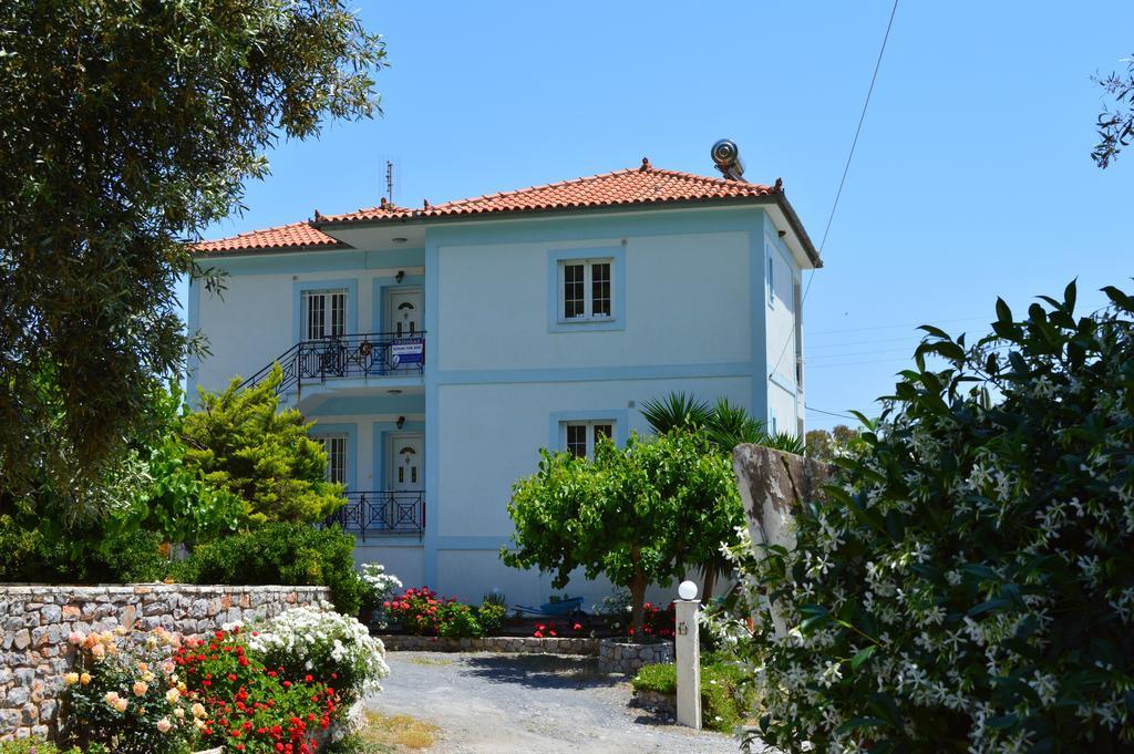 Troumpas Family Rooms & Apartments Leonídion Exterior foto